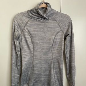 Reebok gray pull over sweatshirt xsmall